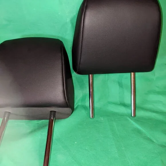 Highlander '(22) head rests (L/R) - Picture 2 of 2